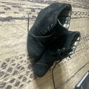 Tom’s heeled shoes size 8 black like new